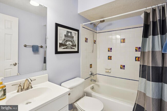 Building Photo - 217 Highland Ridge Ave