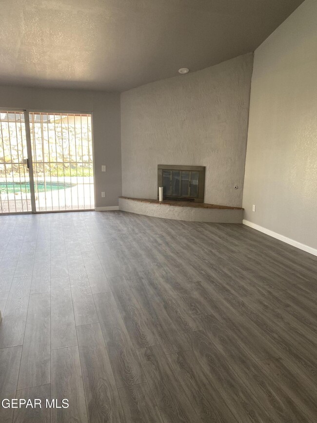 Building Photo - 10801 Jack Fleck Dr