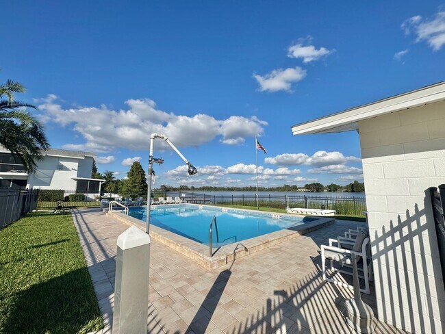 Building Photo - Lake Buckeye Condo