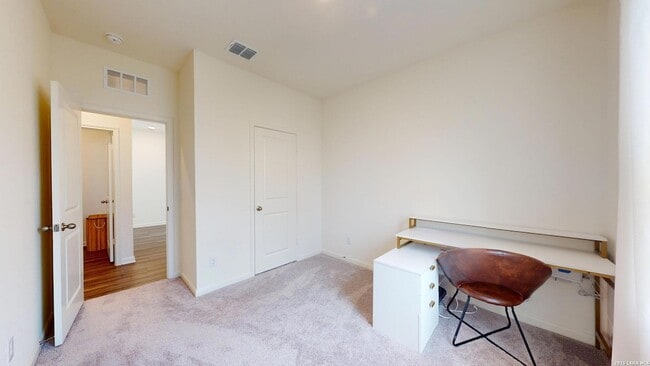 Building Photo - 5814 Lilac Lndg