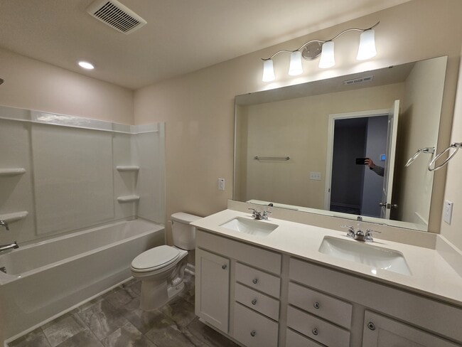 Building Photo - 865 Falls Grove Trl