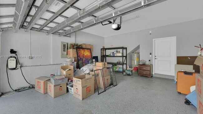 Building Photo - 9595 Town Parc Cir N
