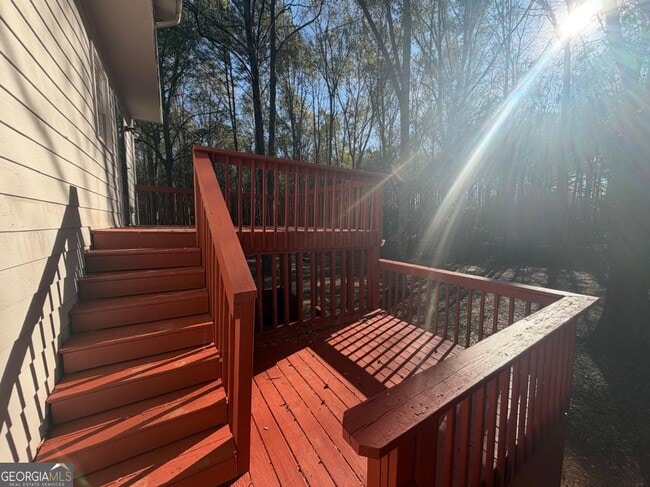 Building Photo - 212 Regal Way W