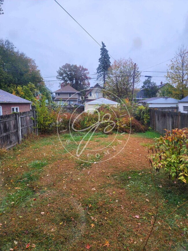 Building Photo - 2 story 3 bed with updates! Move in and ca...