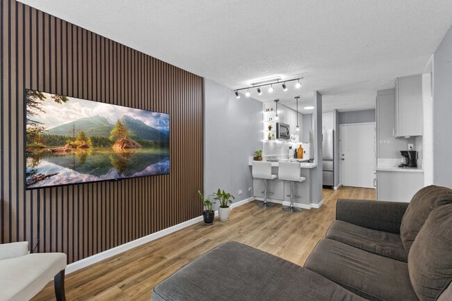 Primary Photo - Experience Waikiki Living