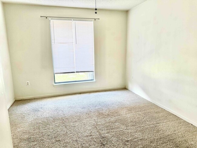 Building Photo - 9645 Siegen Ln