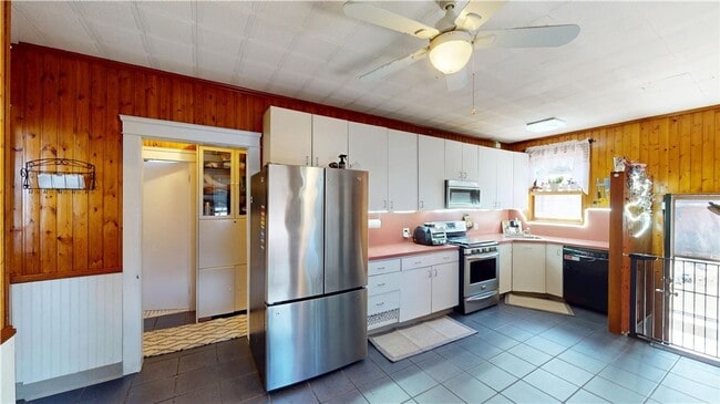 Building Photo - ****Providence/Mt. Pleasant – Single Famil...