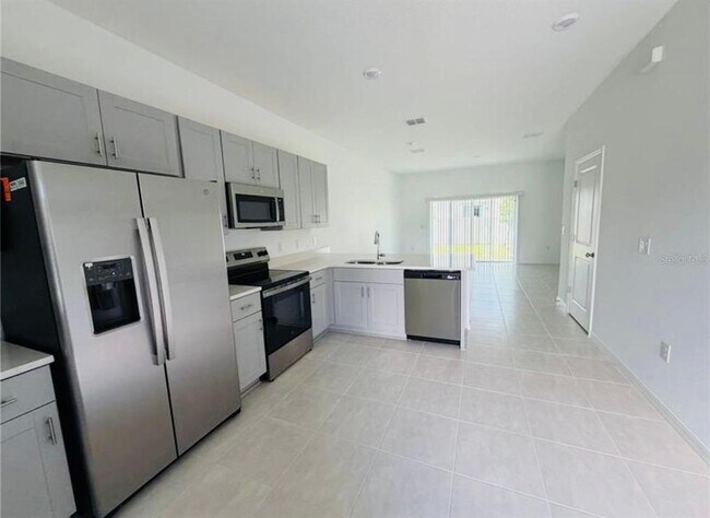 Building Photo - 2941 Skyline Lp
