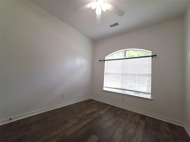 Building Photo - 126 S Millport Cir