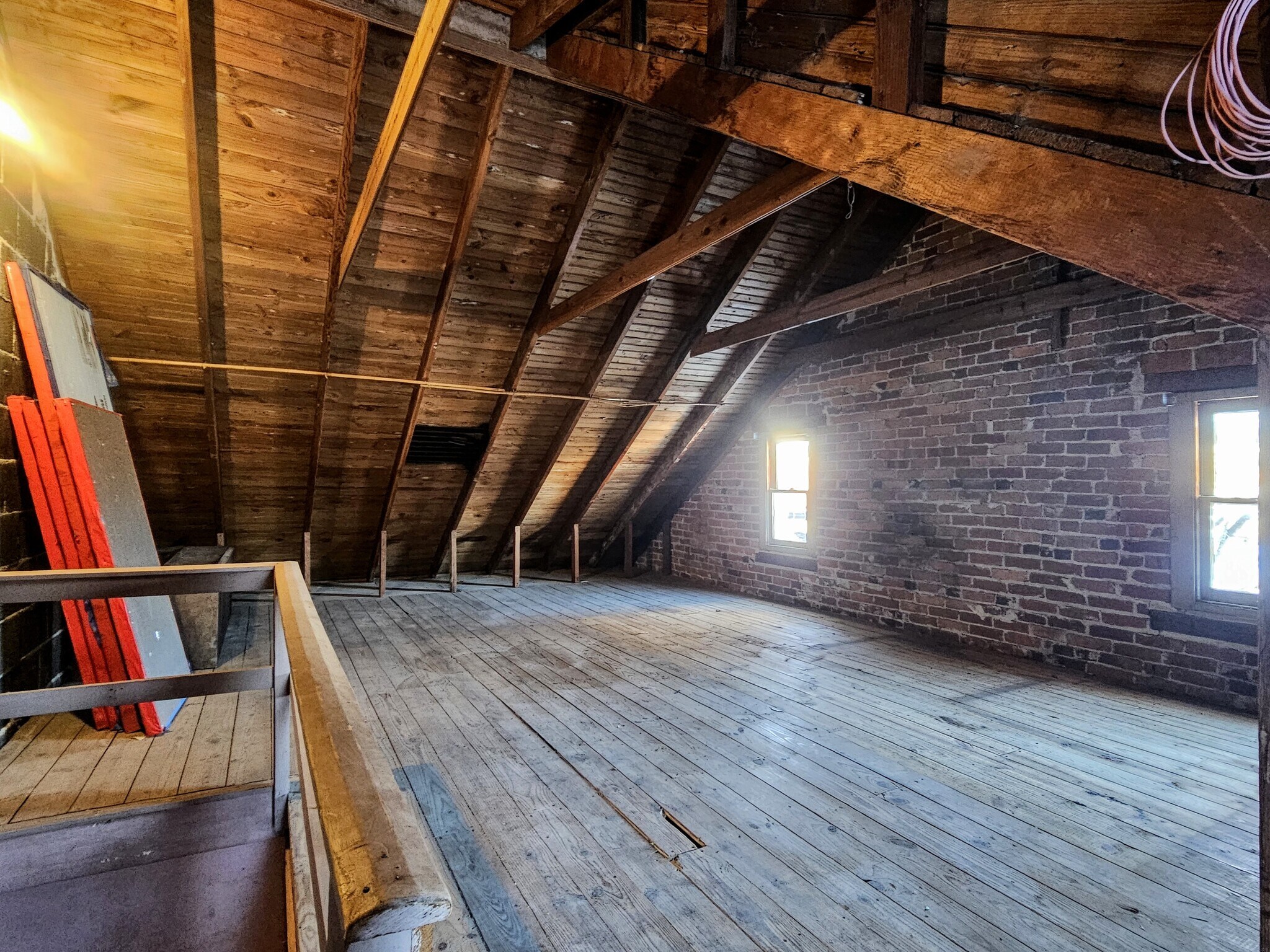 Building Photo - 225 Arch St