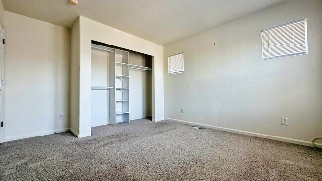 Building Photo - Fantastic 4 Bed 2.5 Bath + Office 2 Car Attached Garage in Murphy Creek Community Pool + Tennis C...