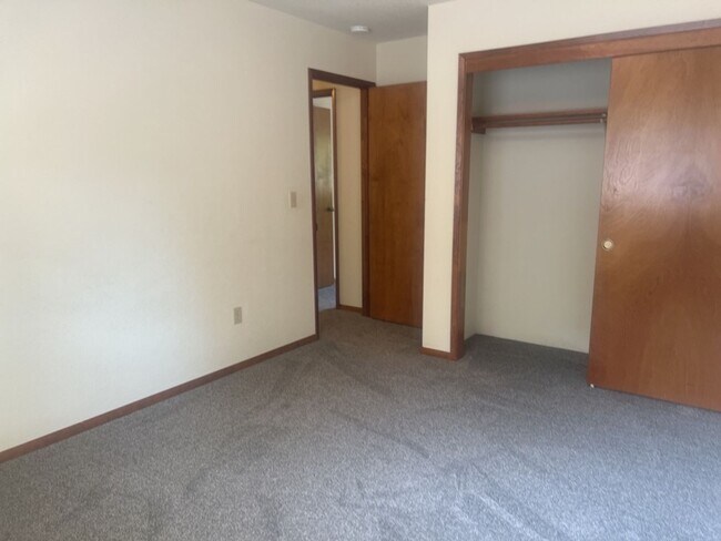Building Photo - 2149 Woodcrest Ct
