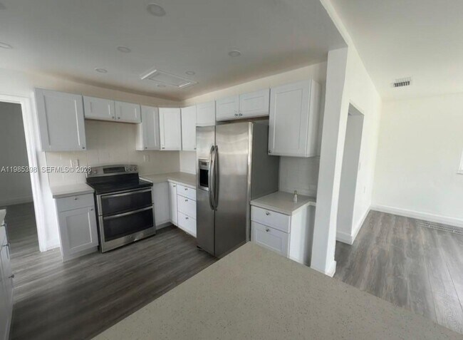 Building Photo - 1637 NW 31st Ave