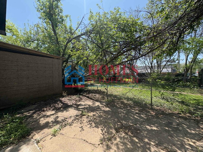 Building Photo - Two Bedroom House | Updated Unit