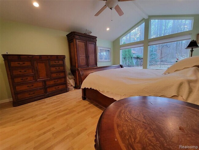 Building Photo - 18311 Norwich Rd