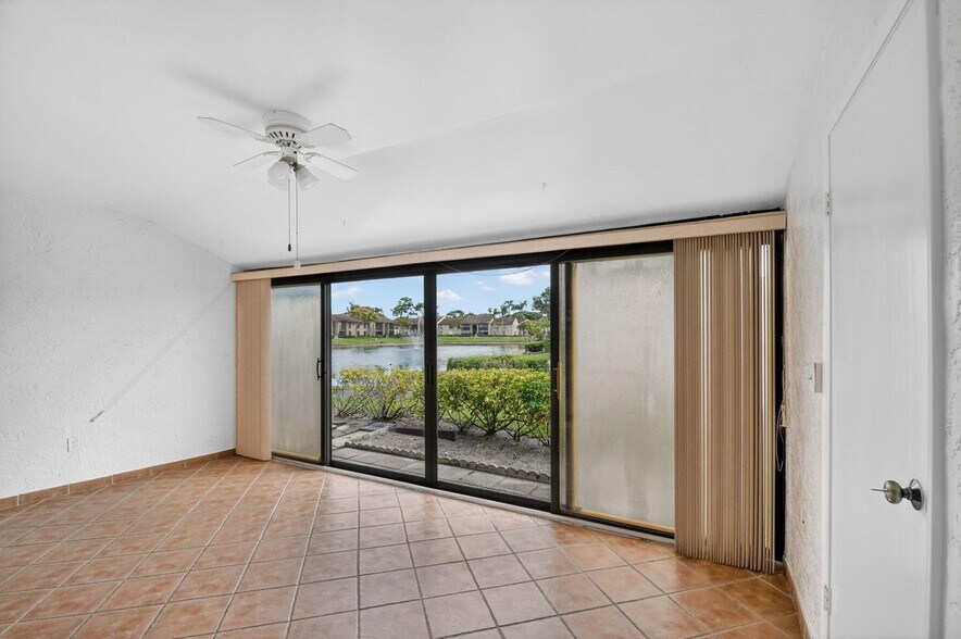 Building Photo - 704 Sunny Pine Way