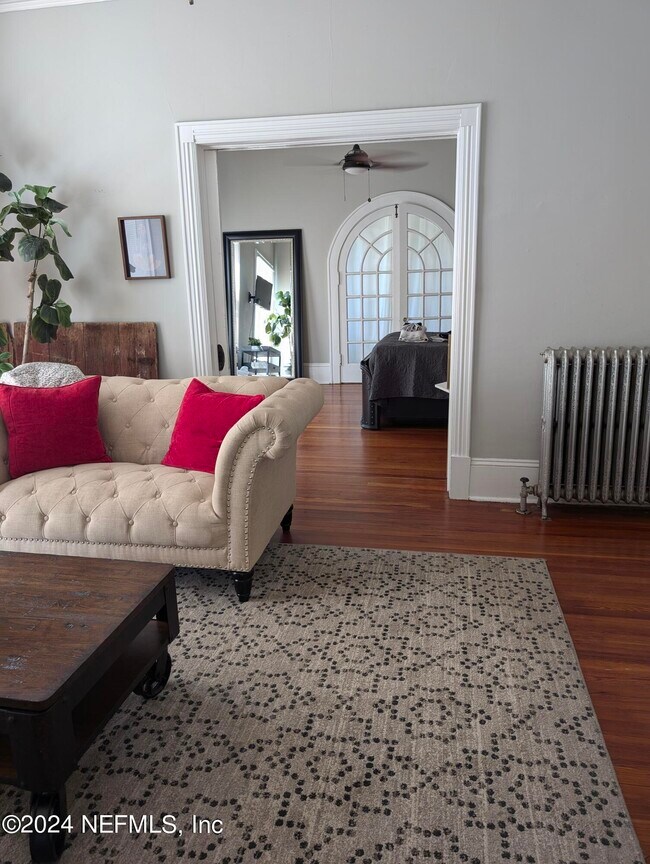 Building Photo - 2727 Riverside Ave