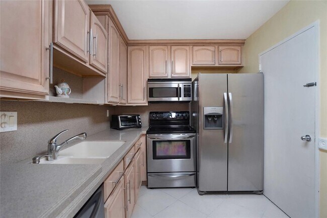 Building Photo - 4250 Galt Ocean Dr