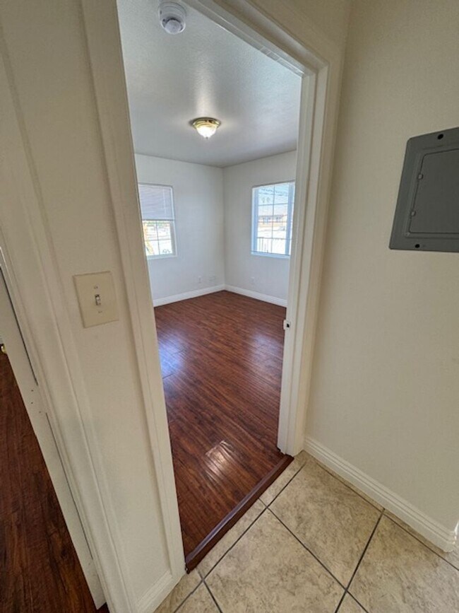 Building Photo - 253 E Plymouth St