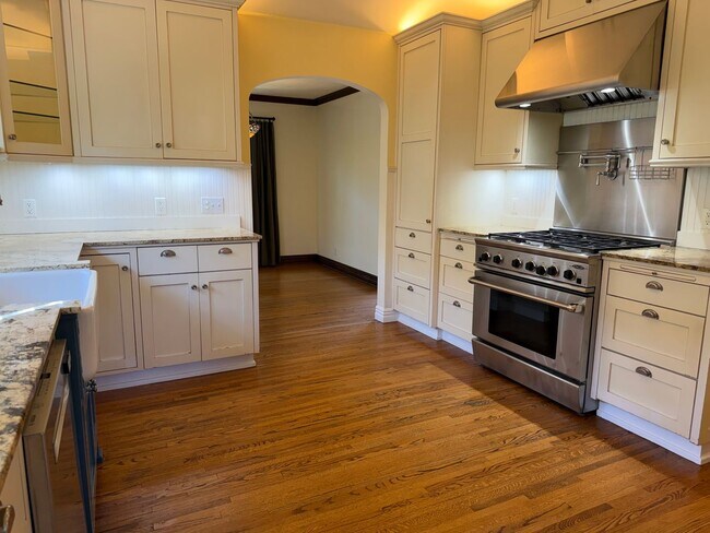Building Photo - Charming 3 Bedroom 2 Bathroom Wilshire Vista Home with Bonus Room, Resort-Style Backyard and Heat...