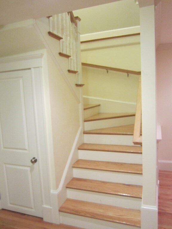 Building Photo - 6 Centre St