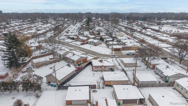 Building Photo - 32658 Kathryn St