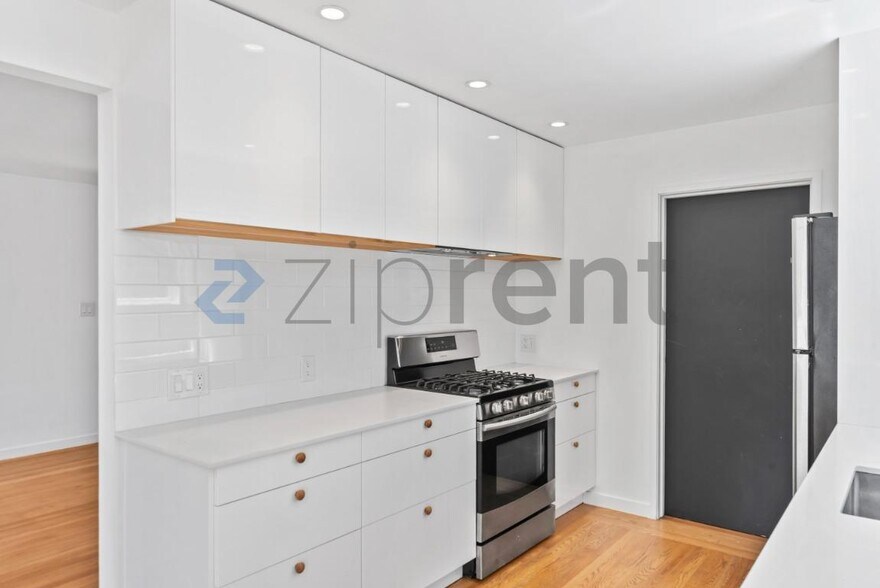 Building Photo - Unit 905