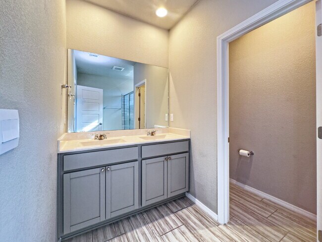 Building Photo - Newer Home in Mountain Hawk