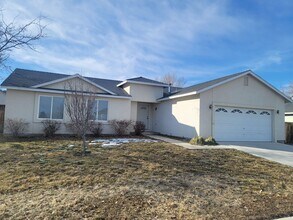 Building Photo - Cute 3 bedroom , 2 bath home on the Fernley Golf Course, $2000 a month, $2100 security deposit