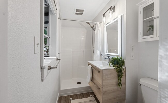 Building Photo - Stunning 4-Bedroom, 2.5-Bath Remodeled Home in Rushmore, Gig Harbor