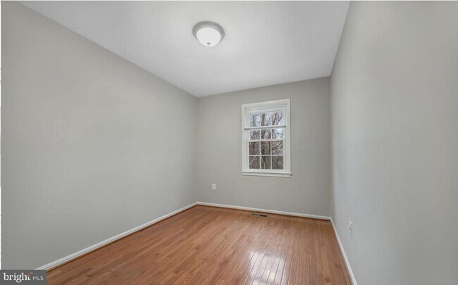 Building Photo - 5822 Burke Manor Ct