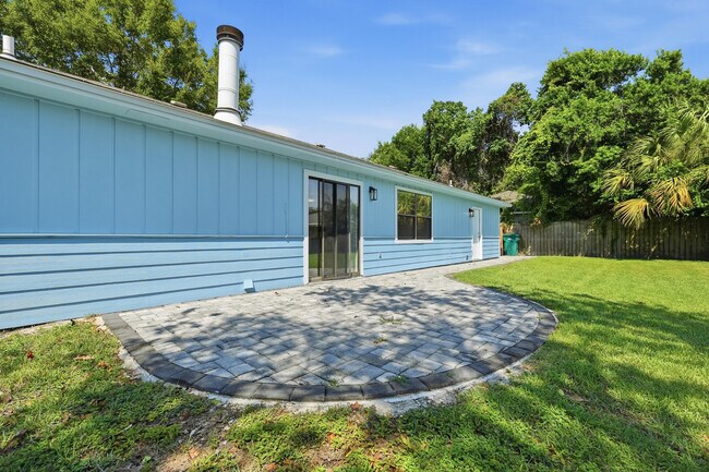 Building Photo - 349 Primrose Cir
