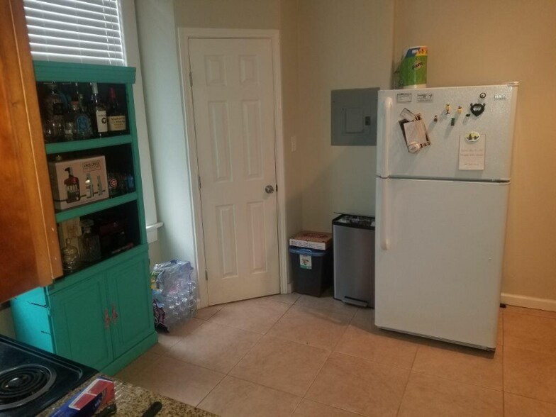 Building Photo - 524 23rd St