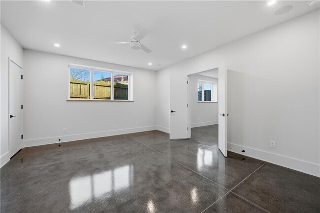 Building Photo - 1033 Reeder Cir NE