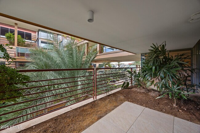 Building Photo - 7137 E Rancho Vista Dr