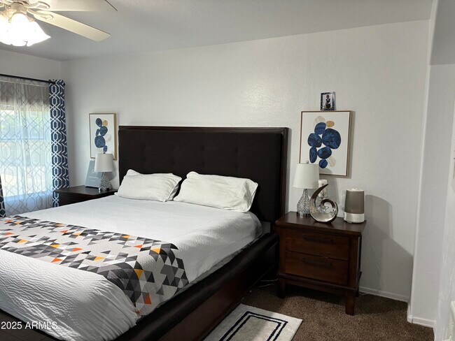 Building Photo - 13438 W Rose Ln