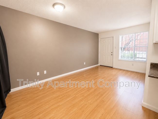 Building Photo - 2800 Vail Ave SE