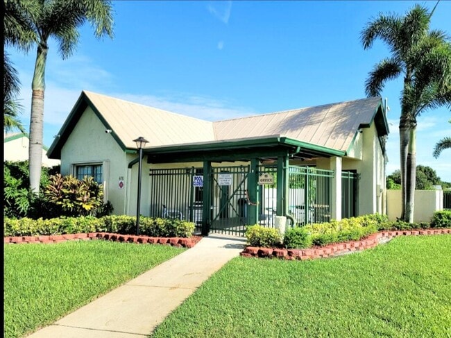 Building Photo - 750 SW Claudia Ave