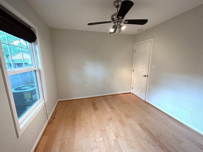 Building Photo - East Asheville - Contemporary Bungalow