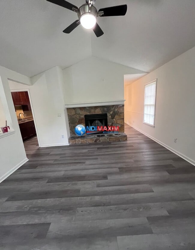 Building Photo - Spacious RENOVATED 5-bedroom house in Lawr...