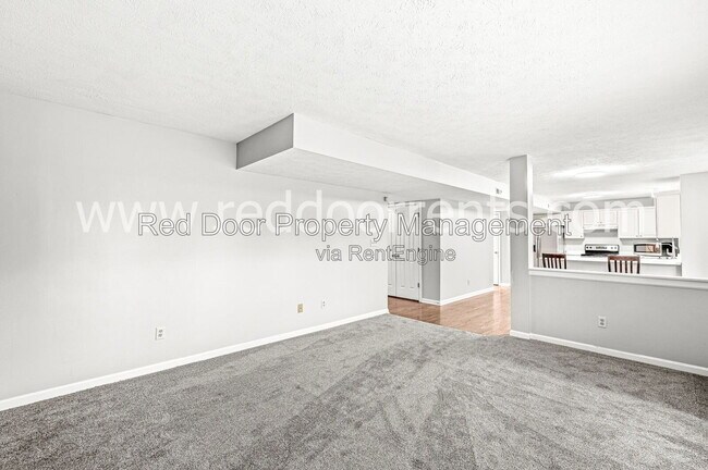 Building Photo - 261 Wyndotte Dr