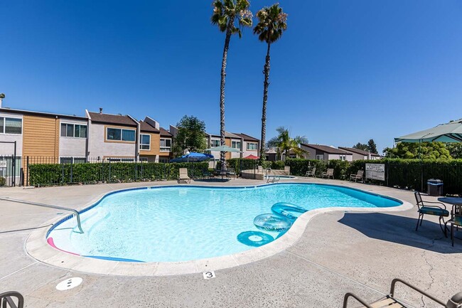Primary Photo - **LOOK NO FURTHER 3 BEDROOM TOWNHOME W/LAU...