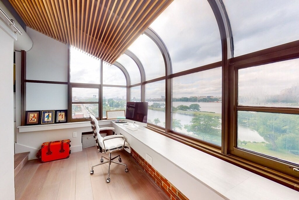 Building Photo - 265 Beacon St