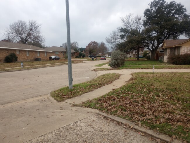 Building Photo - 1520 Meandering Way