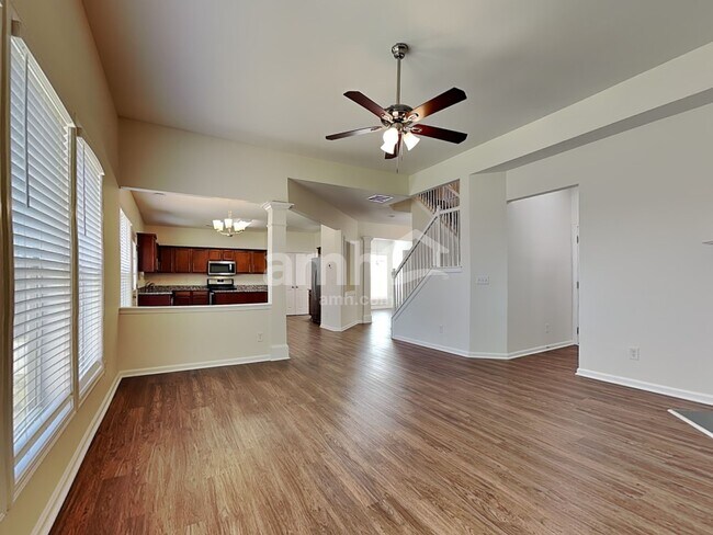 Building Photo - 1152 Balvaird Dr SE