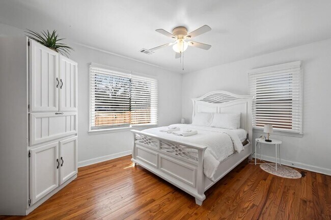 Building Photo - 414 Charles Pl