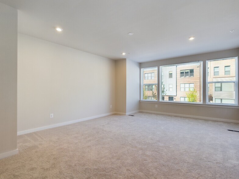 Building Photo - 43801 Middleway Ter