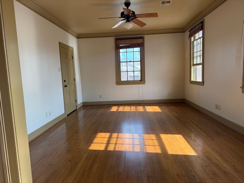 Building Photo - 317 W University Ave