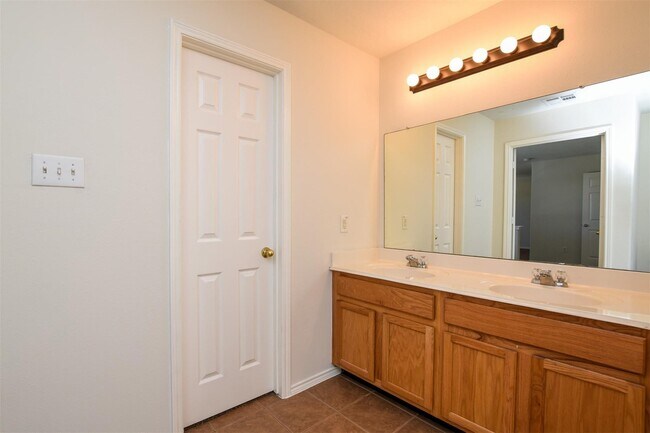 Building Photo - 19014 Prairie Bluff Dr