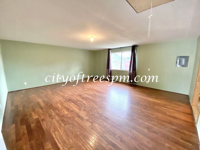 Building Photo - 3 br, 2 bath House - 1233 E Carter St